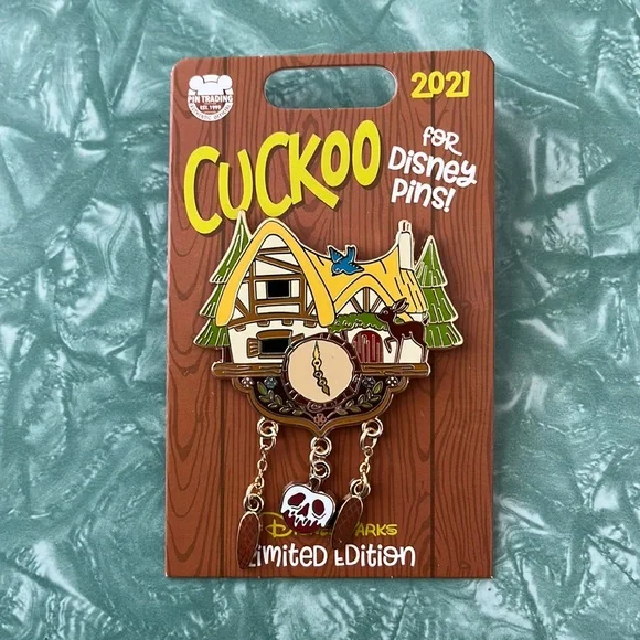 ❗️FINAL DROP ❗️LIMITED EDIT- RARE 🍎 Disney’s Snow White LE Cuckoo Clock Pin 🍎 - Picture 1 of 3